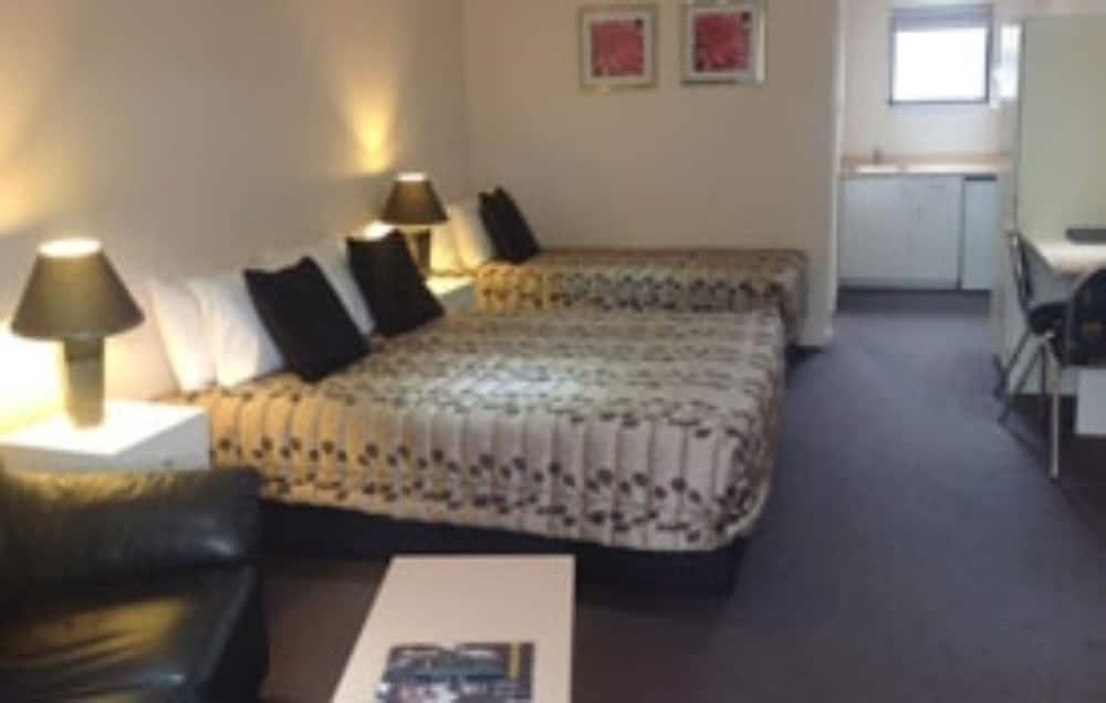 Studio Unit with Spa Bath photo 2