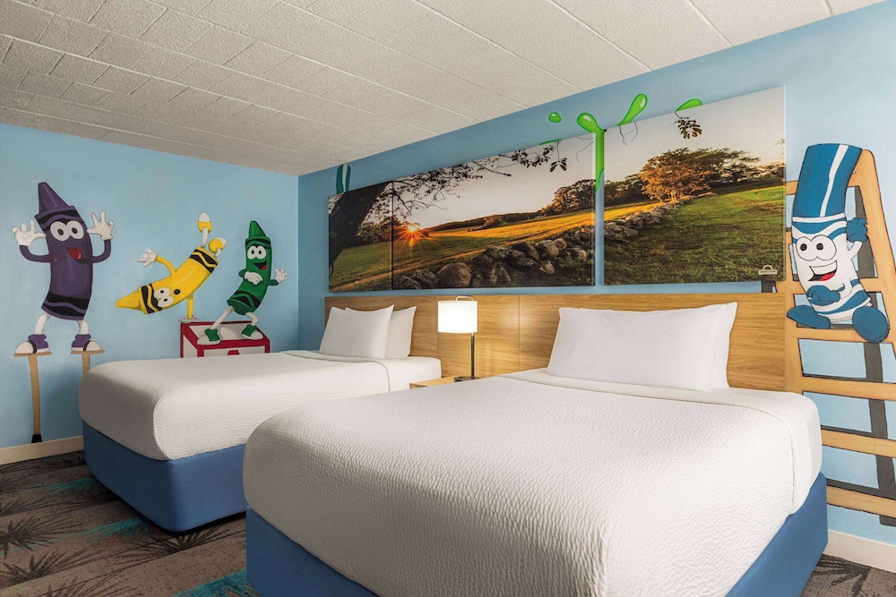 Deluxe Suite, 2 Queen Beds, Non Smoking - Photo 2