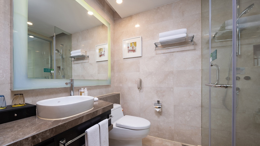 Premium Room, 1 King Bed, River View photo 2