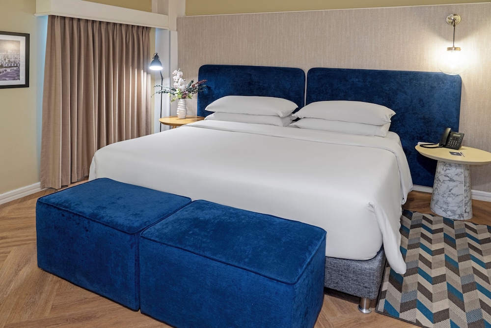 Premium Room, 1 King Bed, Non Smoking - Photo 1