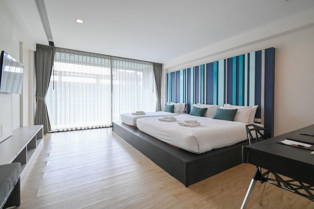 Deluxe Triple Room, 1 Bedroom, Balcony photo 2