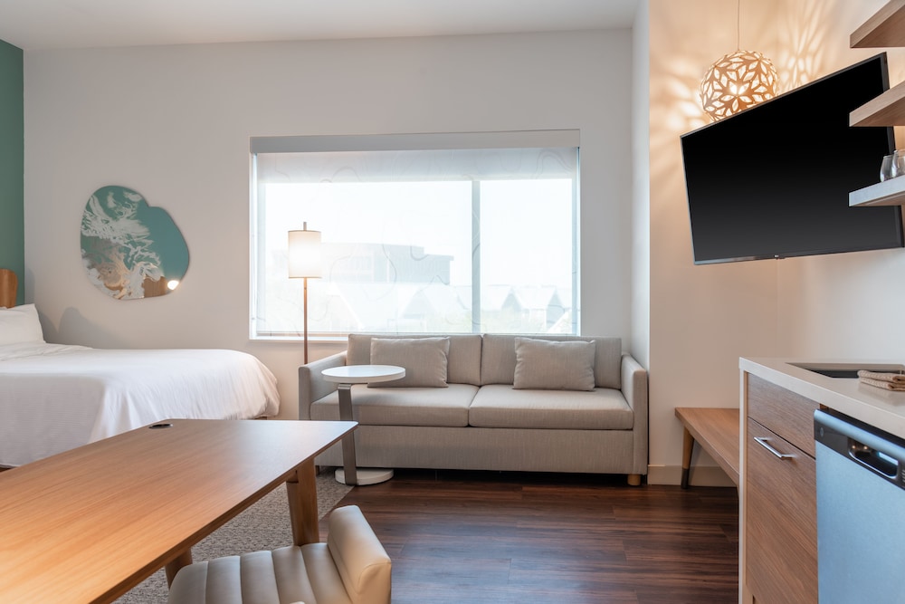 Studio, 2 Queen Beds (Mobility/Hearing Access, Roll-In Shwr)