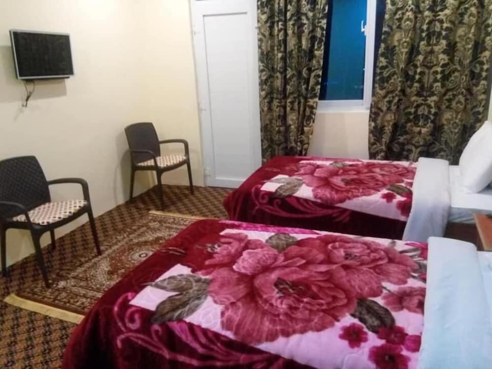 Standard Double or Twin Room - Photo 8