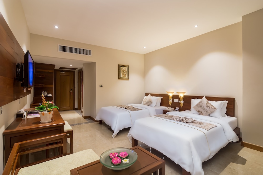 Premier Twin Room, Balcony photo 3