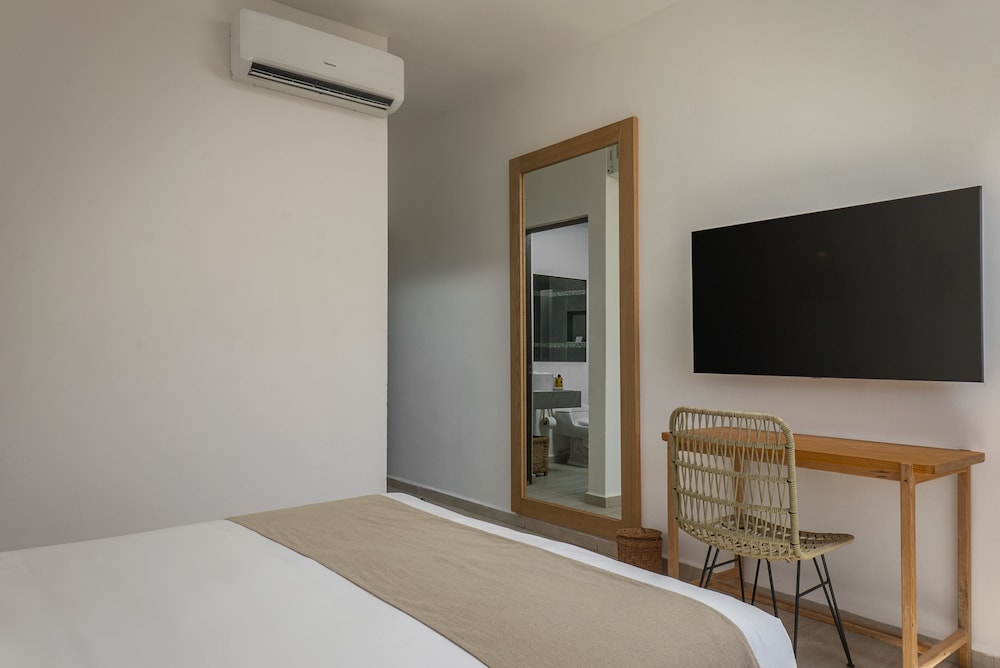 Deluxe Double Room, 1 Queen Bed - Photo 6