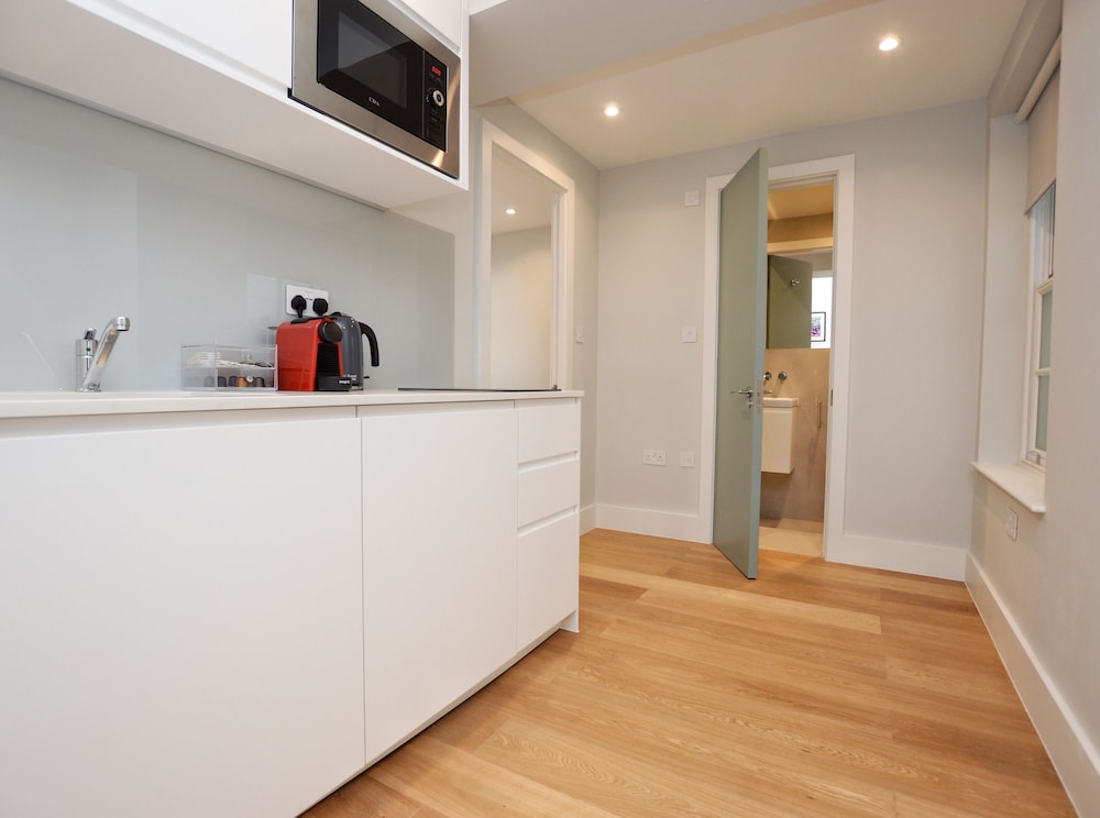 Small Lower Ground Floor Studio photo 3
