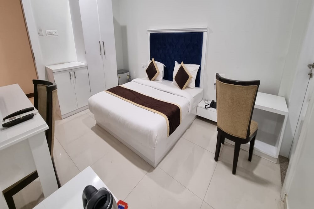 Deluxe Room - Photo 5