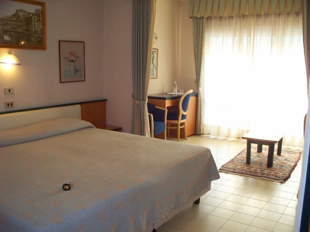 Junior Suite, Partial Sea View photo 1