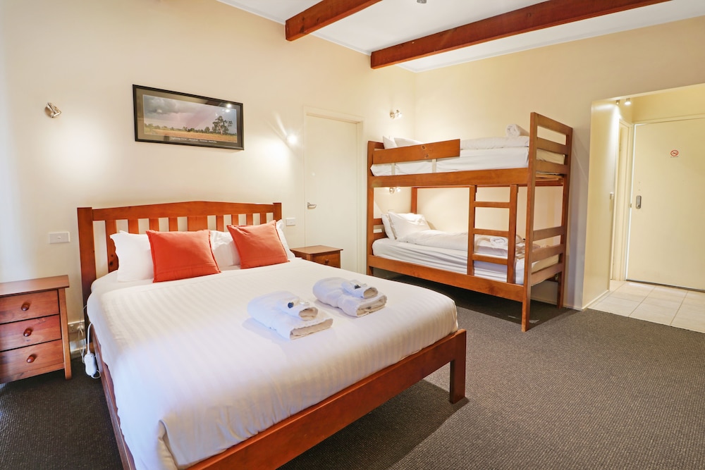 Pine Room 1 - Motel-Style Room photo 1