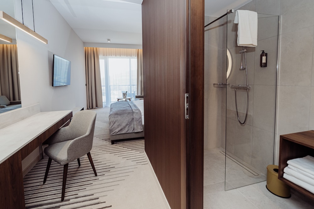 Deluxe Room - Photo 5