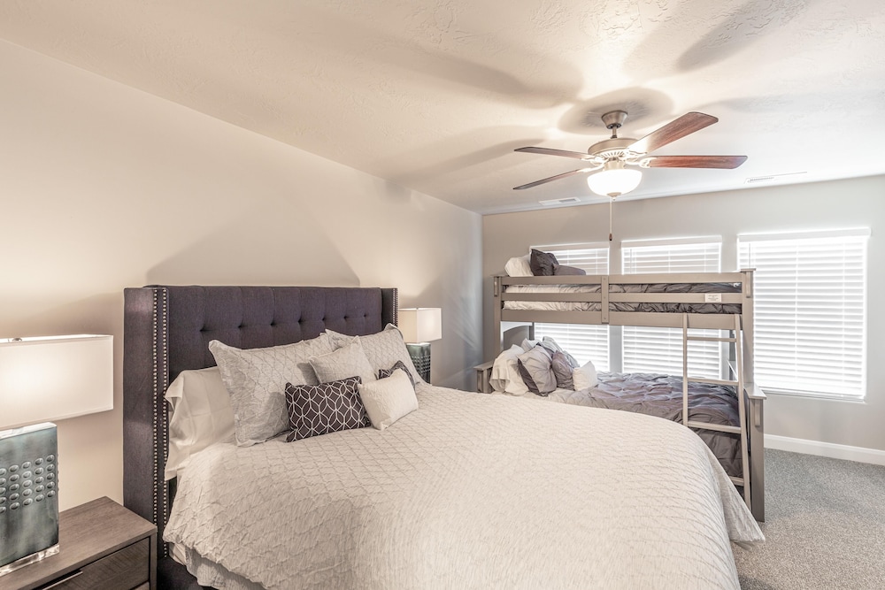 Townhome, Multiple Beds (Poolside Paradise) photo 1