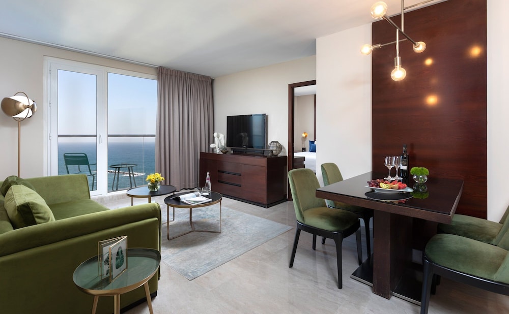 Junior Suite, 1 King Bed, Sea View - Photo 5