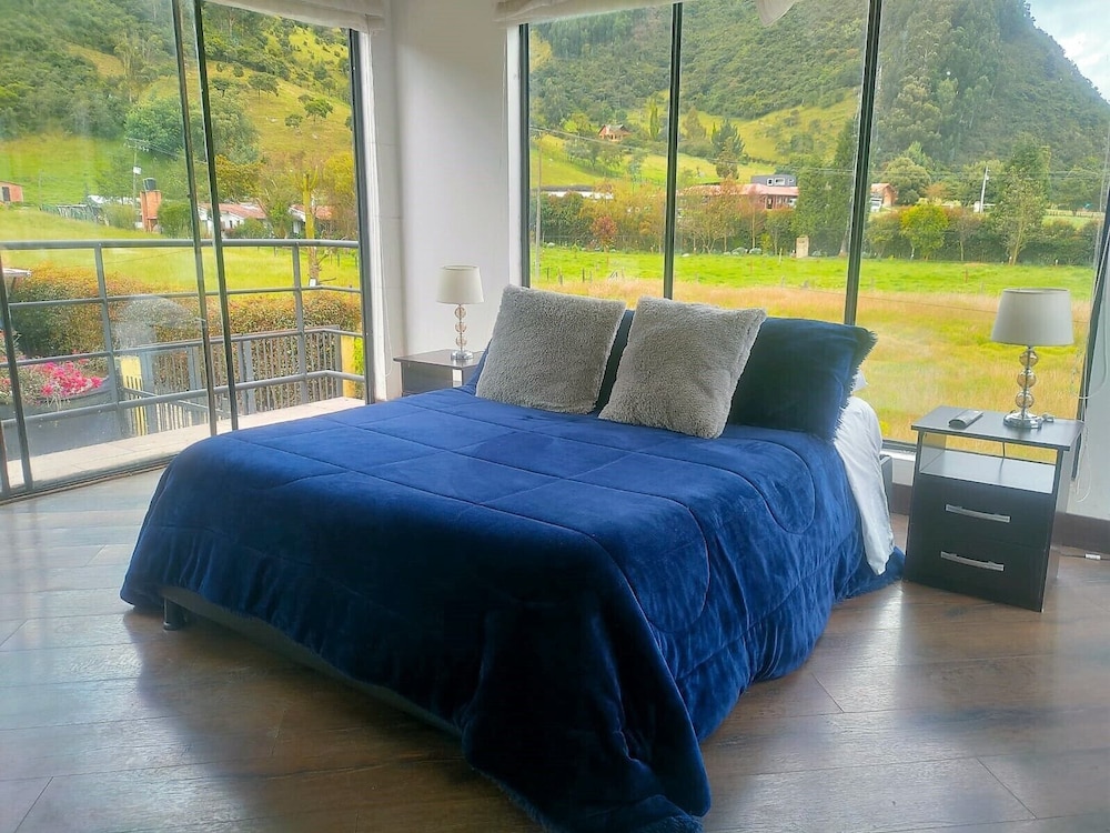 Panoramic Suite, 1 Double Bed, Non Smoking, Mountainside photo 1