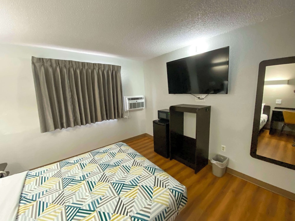 Standard Room, 1 Queen Bed, Non Smoking