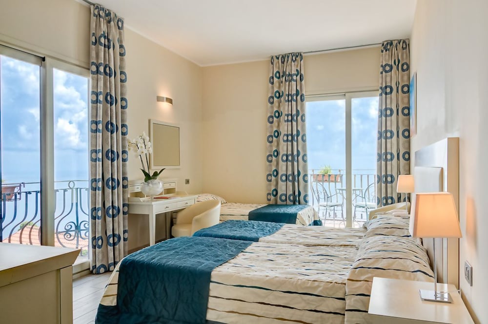 Superior Double Room, Balcony, Sea View - Photo 3