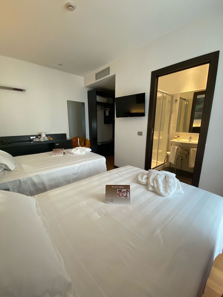 Triple Room - Photo 7