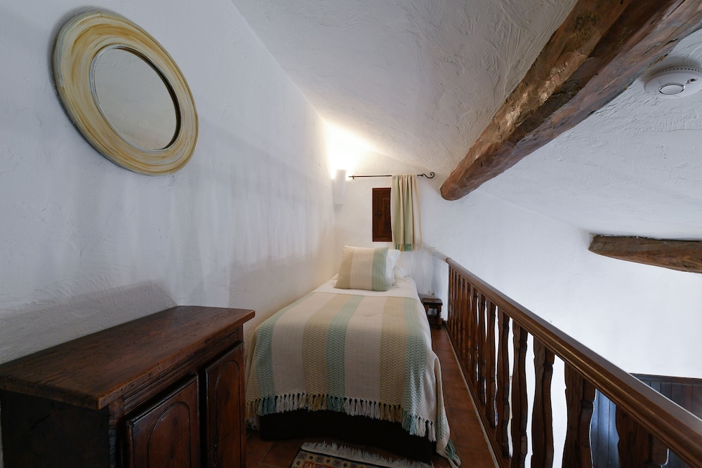 Superior Triple Room, Ensuite (CTS) photo 3