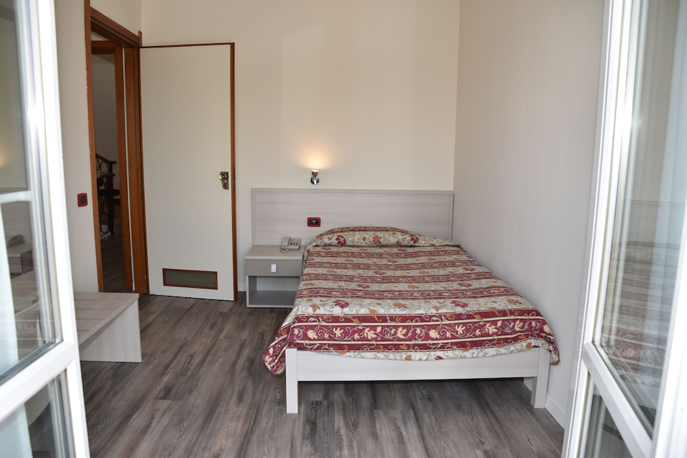 Single Room photo 1