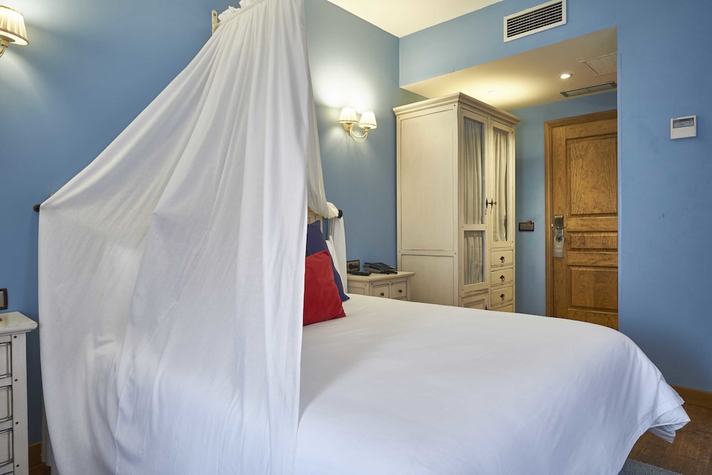Design Suite, 1 Queen Bed - Photo 9