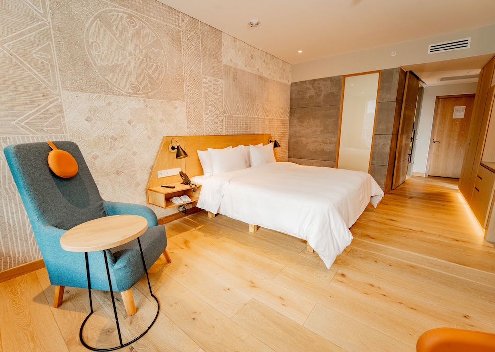 Premium Room, Accessible Bathtub (Premium King) photo 2