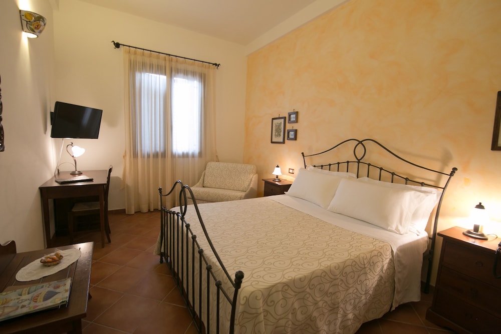 Standard Double Room - Photo 2