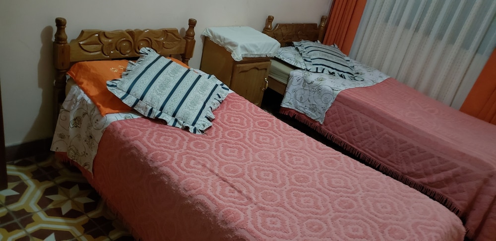 Economy Twin Room photo 3