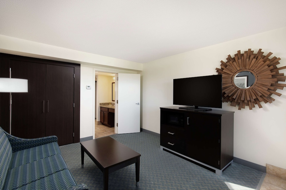 1 King Bed Suite Oceanview - Photo 1