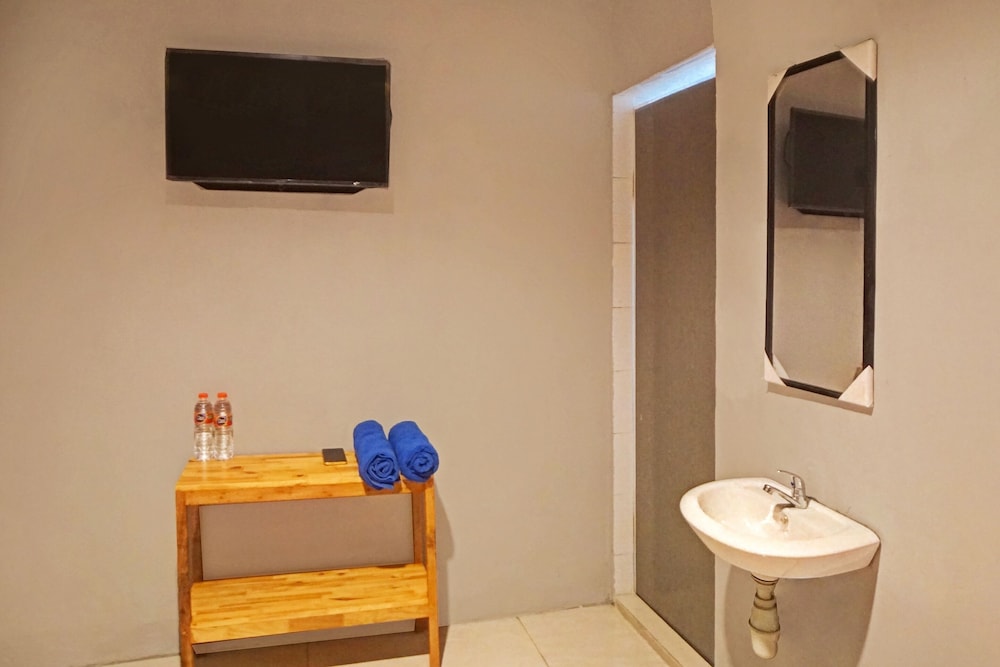 Standard Twin Room - Photo 2