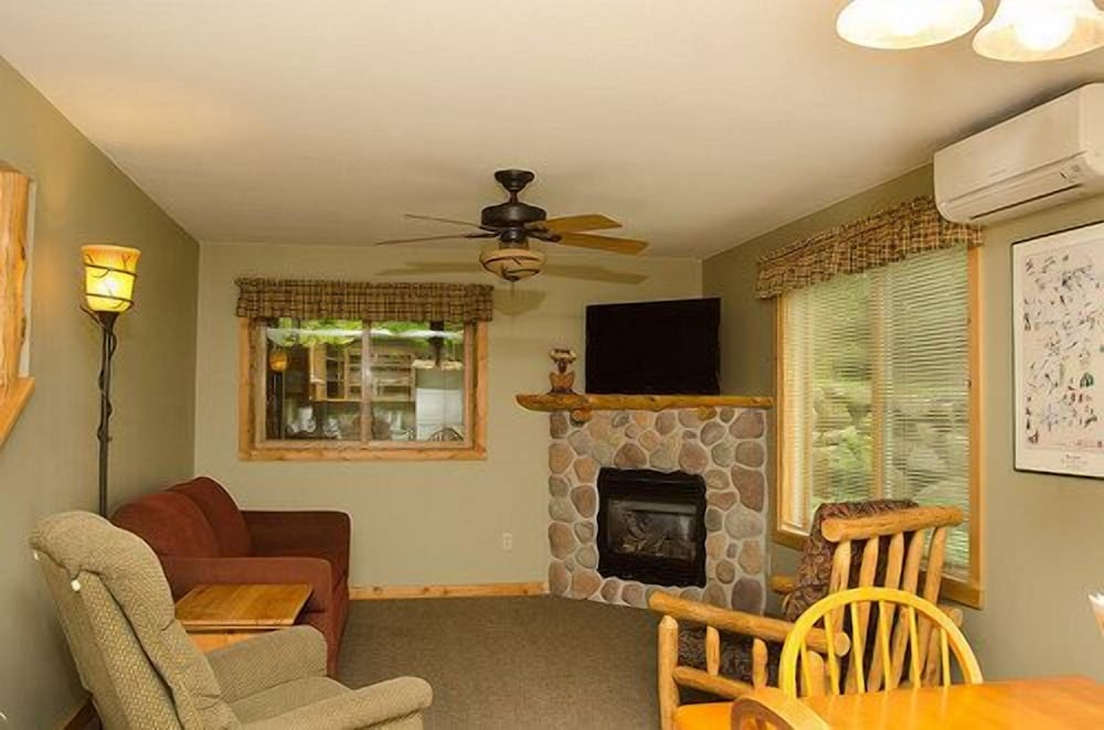 Cabin, 2 Bedrooms (Cabin 9 or 11) photo 1