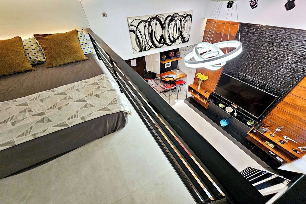Studio Loft King Bed - Photo 6