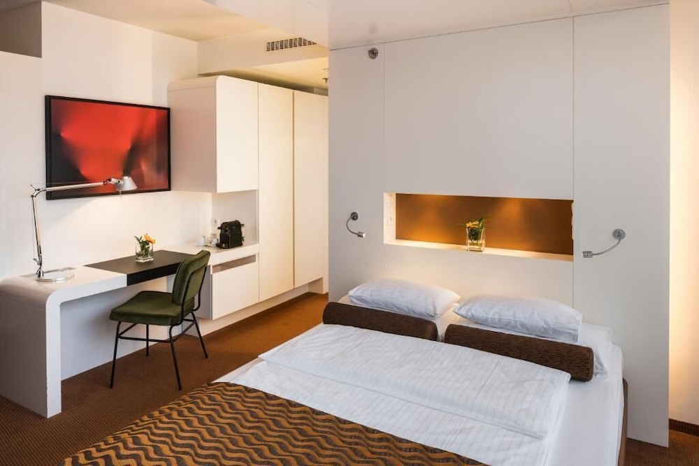 Executive Room - Photo 1