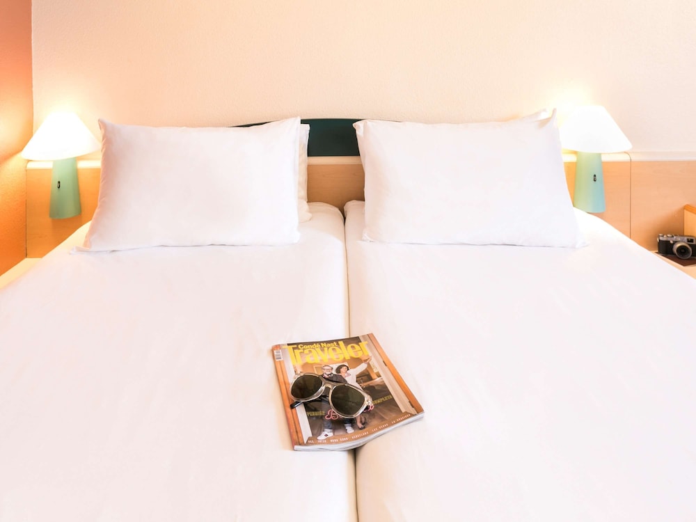 Twin Room with 2 Single Beds - Photo 1