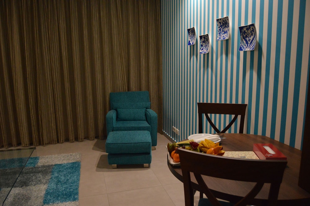 Executive Studio Suite, 1 King Bed, Accessible, City View photo 2