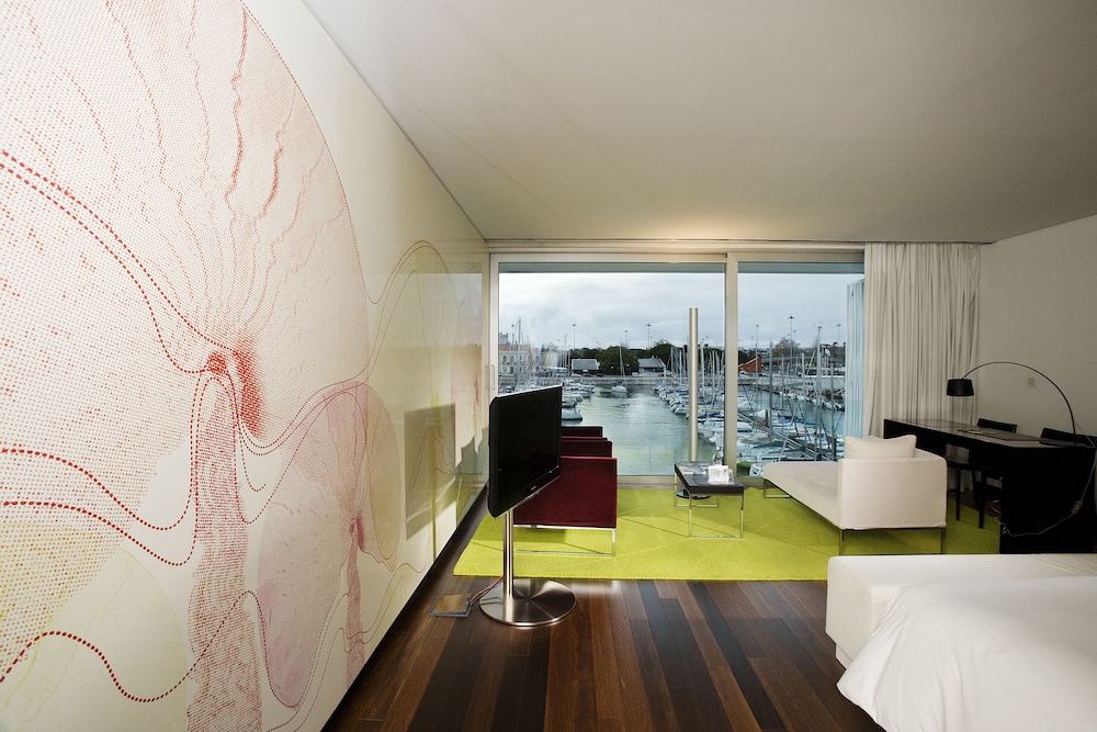 Deluxe Room, Marina View - Photo 4