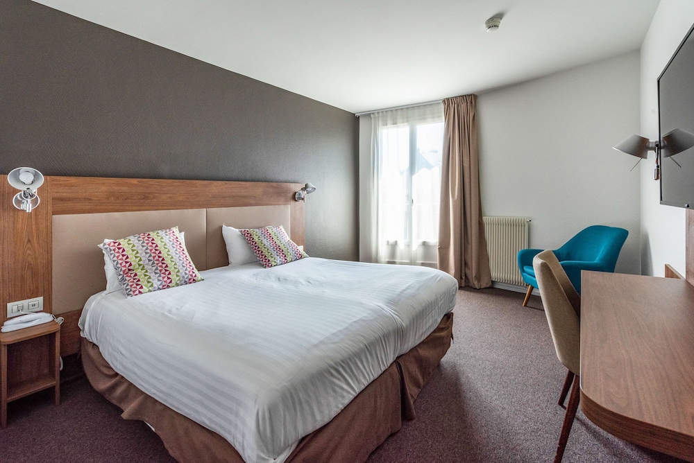 Standard Room, 3 Twin Beds - Photo 6