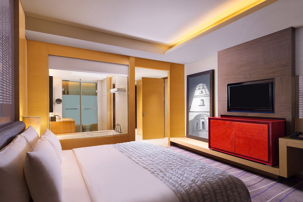 Club Room, 1 King Bed - Photo 1