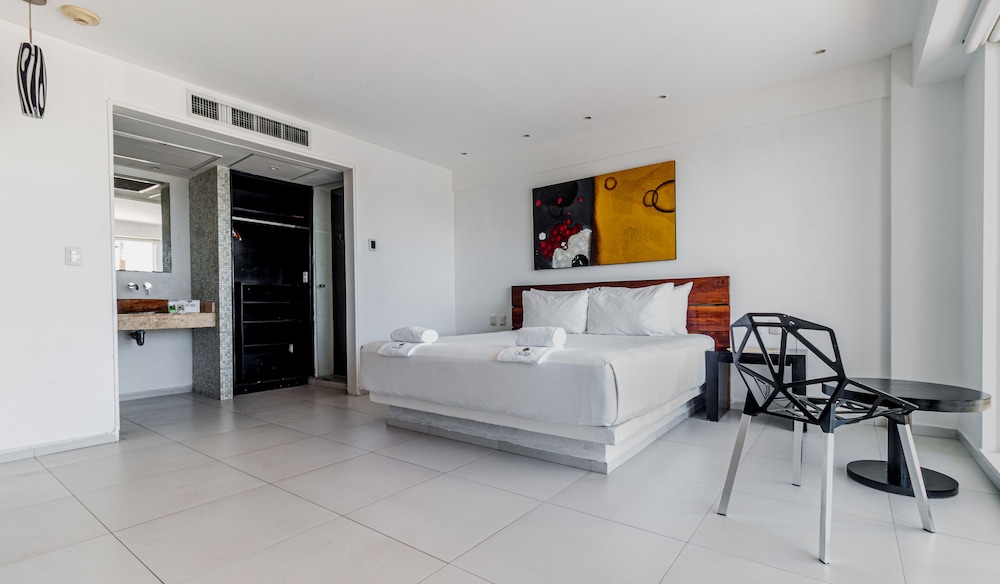 Standard Double Room, 1 King Bed, Pool Access
