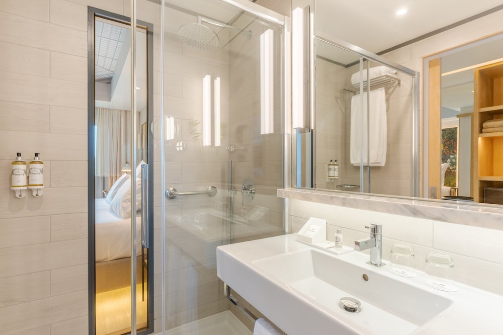 Grand Room, River View - Photo 3