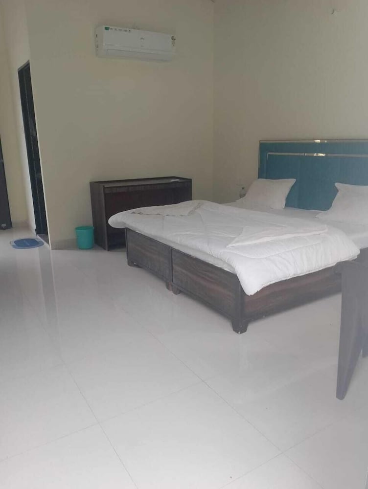 Standard Single Room, 1 Double Bed, Air conditioning, Pool View