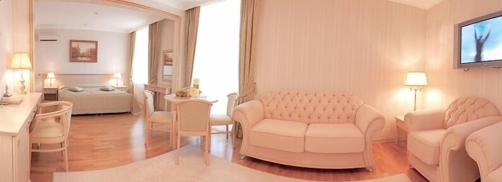 Apartment photo 2