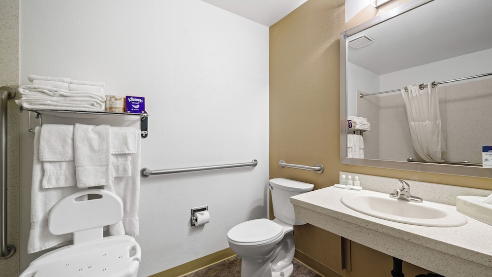 Room, 2 Queen Beds, Accessible, Non Smoking (Accessible Tub) - Photo 6