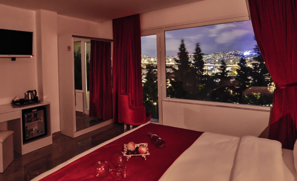 Honeymoon Suite photo 1
