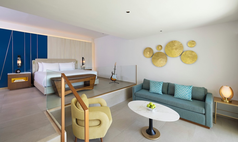 Caribbean Sand Suite King Bed & Sofa Bed