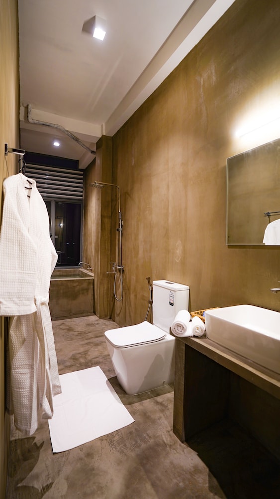Luxury Studio Suite, 1 King Bed, Ocean View, Oceanfront photo 3