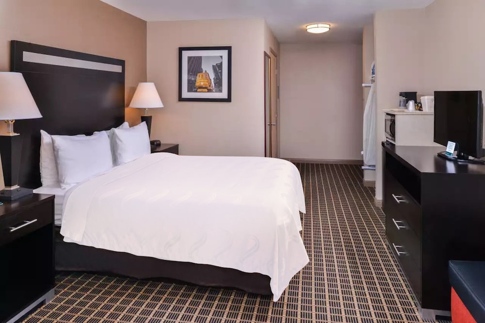 Premium Room, 1 Queen Bed, Non Smoking - Photo 2