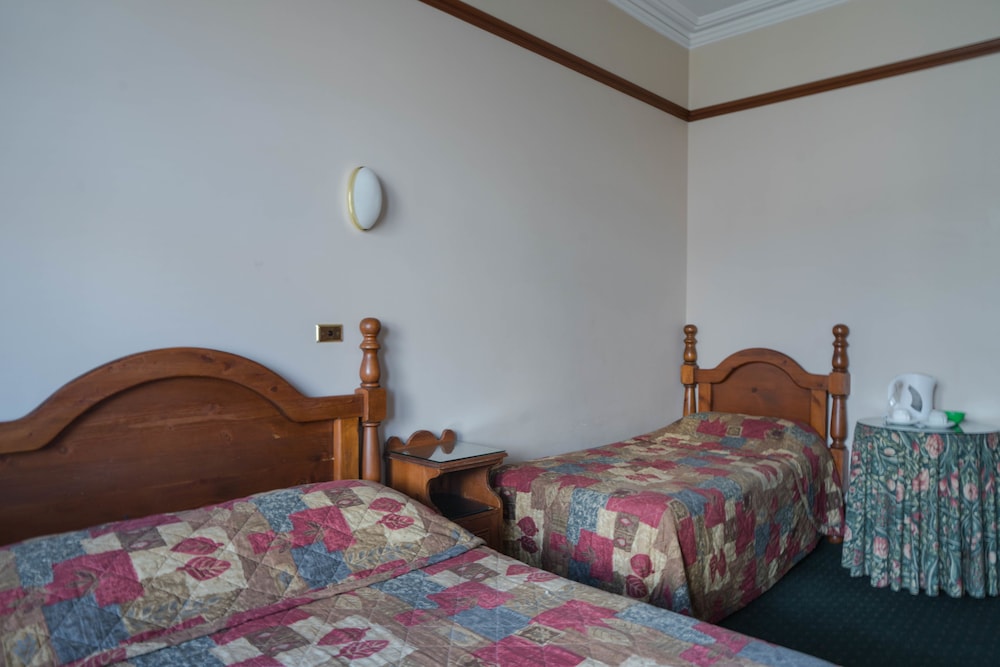 Comfort Triple Room, Ensuite photo 3