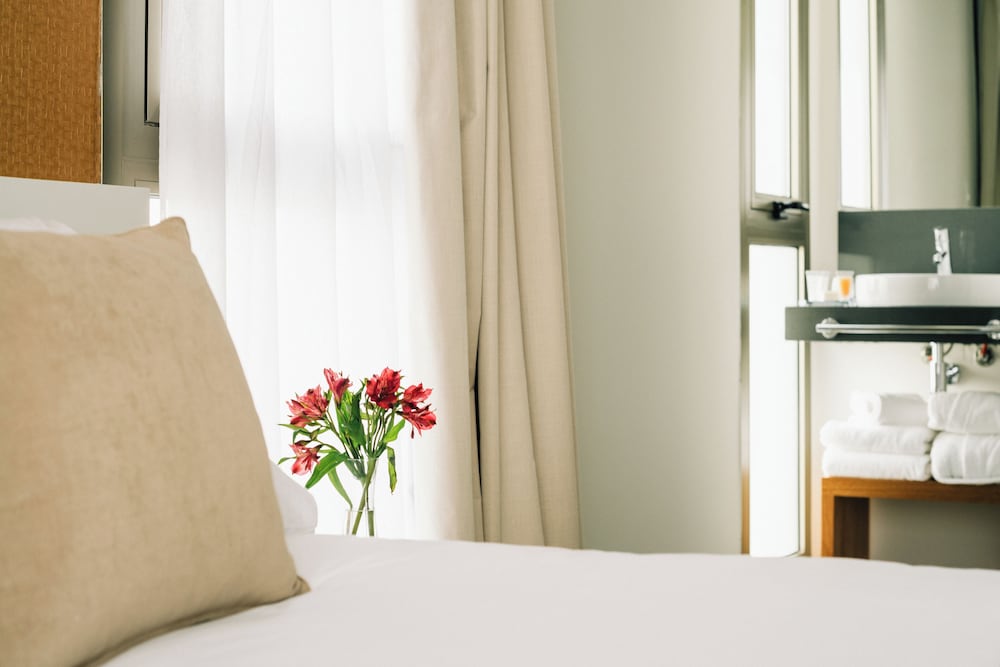 Superior Double Room (with Balcony) photo 2