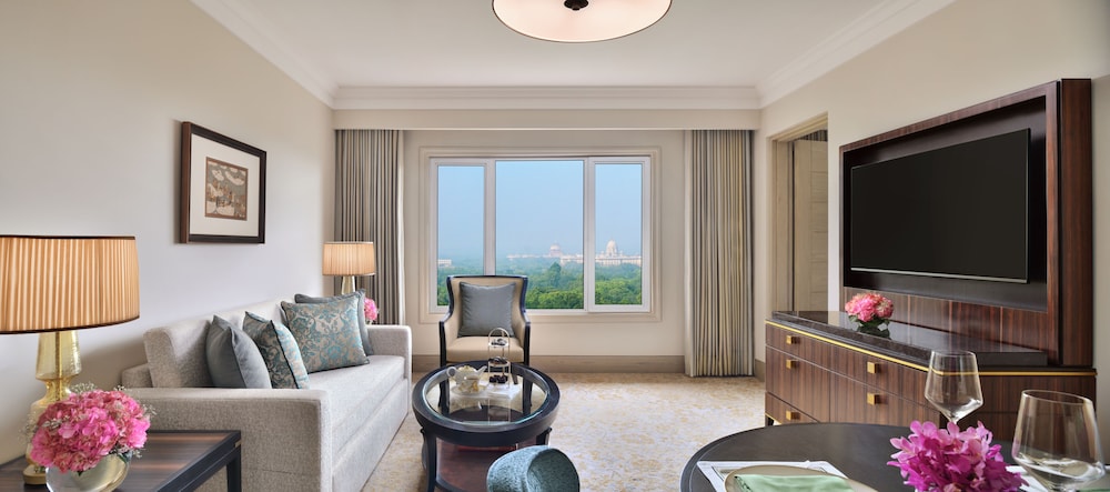 Luxury Suite, 1 Bedroom - Photo 2
