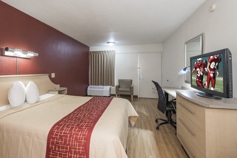 Standard Room, 1 Queen Bed, Smoking photo 2