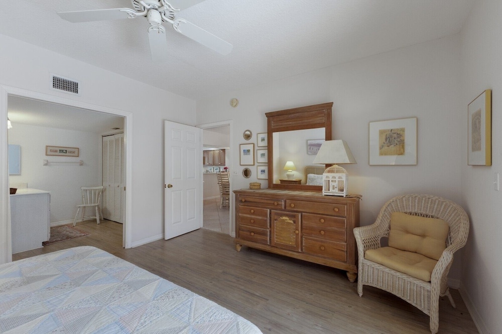 Condo, 2 Bedrooms photo 3